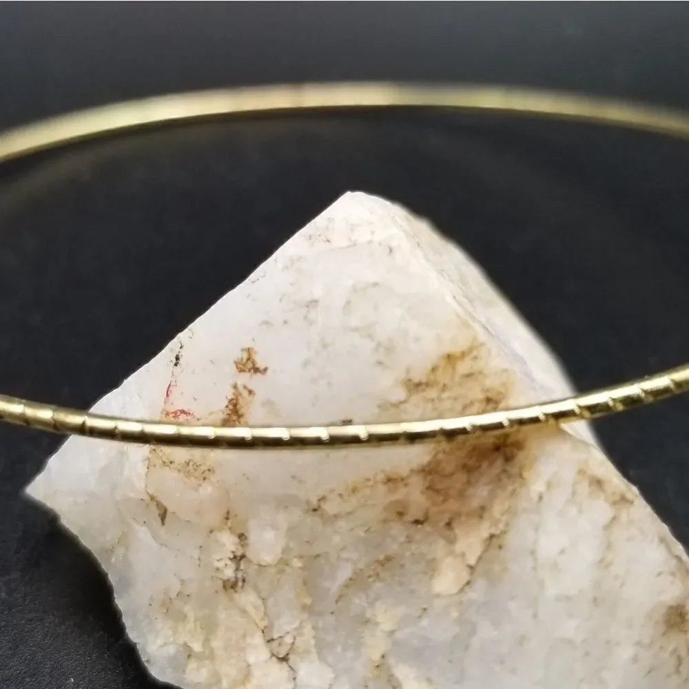 Gold tone shining Celtic slider. B601